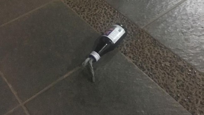 Polres Jaksel memeriksa istri Kapitra Ampera, Yosandra Podang Handini, dan asisten rumah tangganya, terkait pelemparan molotov, di Jakarta, Senin (6/8).