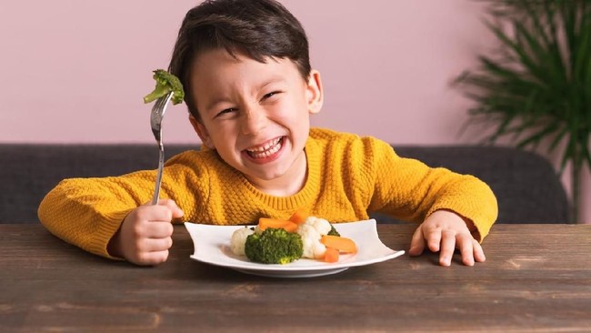 4 Cara agar Anak Suka Makan Sayur