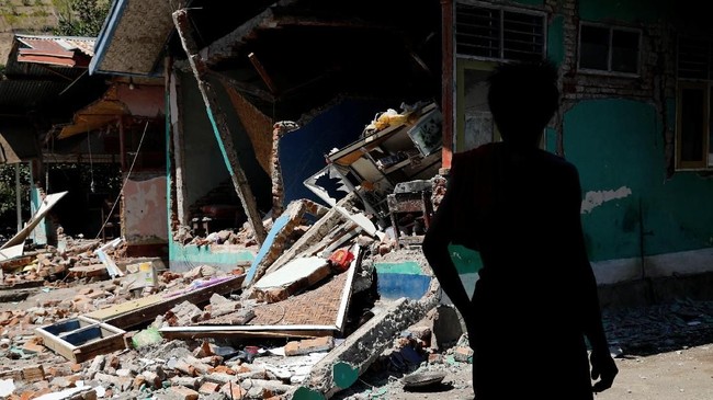Polisi akan menindak tegas penyebar hoax tentang Gempa Lombok, Nusa Tenggara Barat. Polisi berharap netizen bijak menggunakan media sosial.