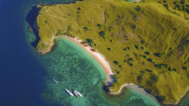 Nusa Tenggara Timur menempati peringkat pertama dalam daftar destinasi berharga terjangkau untuk wisata tahun depan versi Lonely Planet.