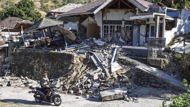 Kerugian akibat gempa bumi di Lombok diperkirakan mencapai Rp1 Triliun. Jumlah tersebut mengacu pada sektor ekonomi, sosial budaya, pemukiman, sektor lain.