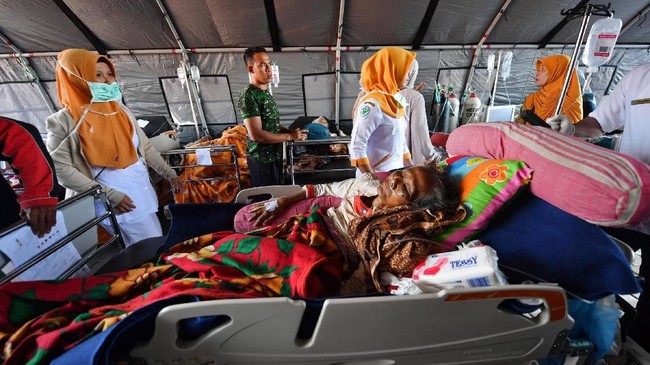 FOTO: Bertahan Hidup di Pengungsian Lombok