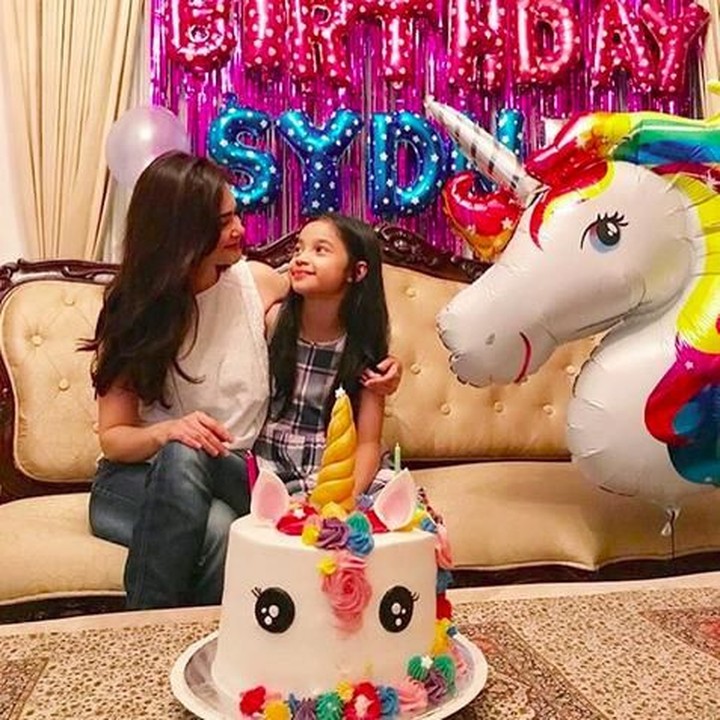 <p>Umurnya baru 10 tahun, tapi prestasinya nggak biasa. Ini foto saat dia merayakan ulang tahunnya yang ke-10 pada Oktober 2017. (Foto: Instagram @cuttaryofficial)<br /><br /></p>