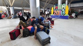 FOTO: Wisatawan Membeludak di Bandara Lombok