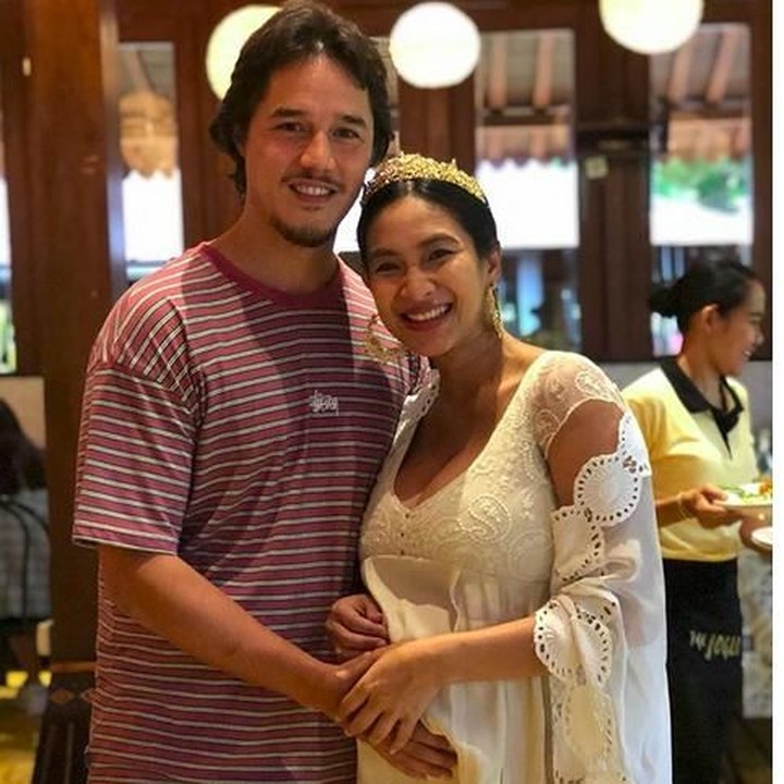 <p>Suami Happy Salma, Tjokorda Bagus Dwi Santana Max Kerthyasa, juga ikut dalam acara itu. (Foto: Instagram @happysalma)<br /><br /></p>