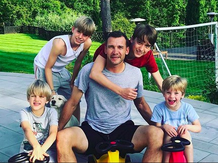Kedekatan Eks Striker AC Milan Andriy Shevchenko dan Putranya