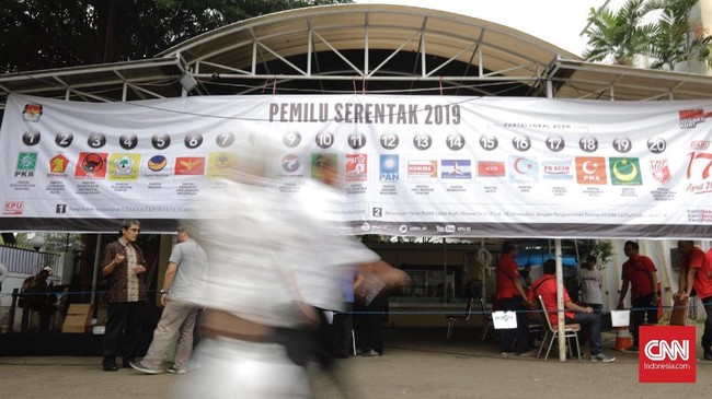 Pusat Studi Hukum dan Kebijakan Indonesia menilai putusan MK soal pengurus parpol sebagai caleg DPD di Pileg tahun 2019 tidak berlaku surut.