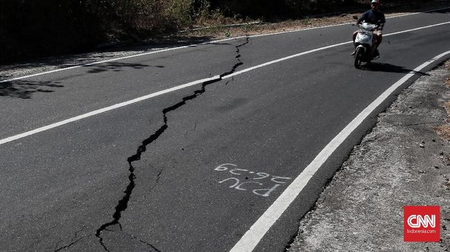 Gempa Magnitudo 7,0 Picu Aspal Retak di Lombok Utara