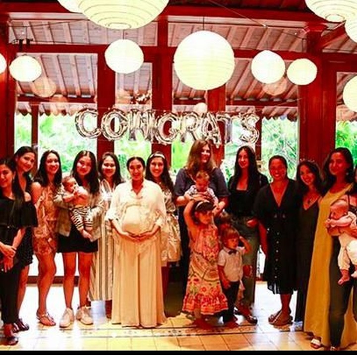 <p>Ekspresi bahagia di baby shower untuk Happy Salma. (Foto: Instagram @happysalma)</p>
