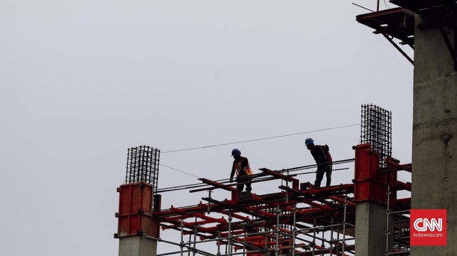 Pengusaha menilai pembangunan infrastruktur besar-besaran yang dilaksanakan Jokowi sampai saat ini belum memberikan manfaat besar bagi efisiensi industri.