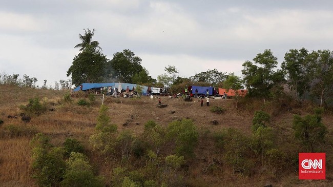 Sementara ini warga Kecinan dan Mentigi yang mengungsi di bukit memisah kedua dusun tersebut di Lombok Utara membutuhkan bantuan air dan makanan mendesak.
