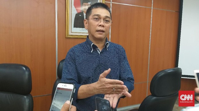 Ketua Komisi E DPRD DKI Jakarta Iman Satria mengatakan pihaknya bakal mencari payung hukum bagi anggota TGUPP yang menerima gaji dari dua sumber berbeda.