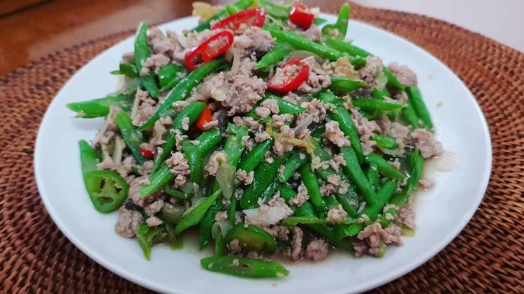 Sayur buncis terasa makin nikmat dengan campuran daging cincang. Dijamin anak suka nih, kalau dibuat bekal ke sekolah.