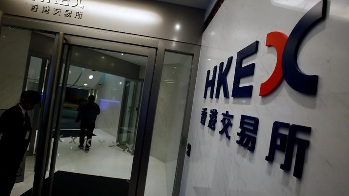 FILE PHOTO: The name of Hong Kong Exchanges and Clearing Limited is displayed at the entrance in Hong Kong, China January 24, 2018. REUTERS/Bobby Yip/File Photo