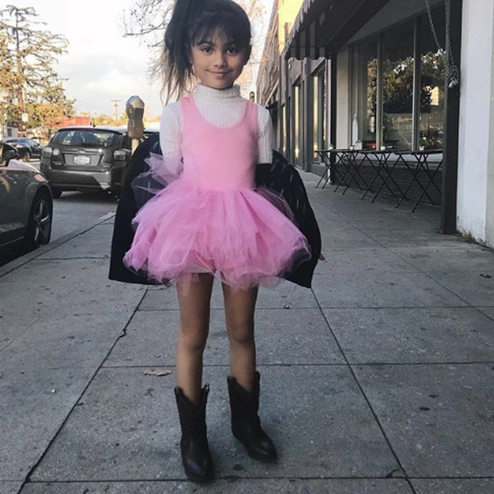 <p>Aih, cantiknya Hemingway ketika berdandan feminin begini. (Foto: Instagram @gypsylittle)</p>