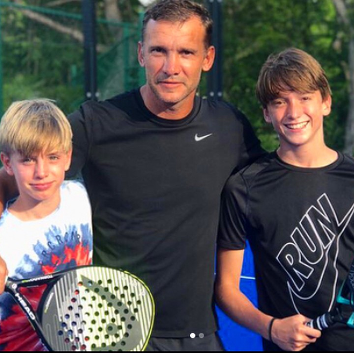 <p>Andriy bersama si sulung dan anak kedua seperti sahabat, dekat banget. (Foto: Instagram/ @andriyshevchenko)  </p>