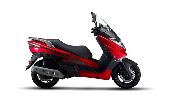 Pertarungan Nmax dan PCX Sudah Makan Korban Harga skutik 150 cc yang semakin kompetitif tak bisa diimbangi pemain non-Jepang.