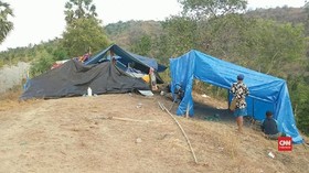 VIDEO: Warga Lombok Utara Menunggu Bantuan di Perbukitan