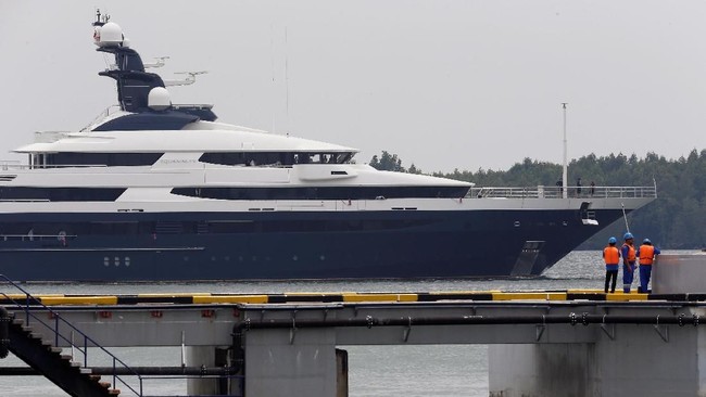 Buronan kasus 1MDB, Low Taek Jho alias Jho Low, menyebut PM Mahathir Mohamad payah mengelola barang sitaan. Mahathir menantang balik.
