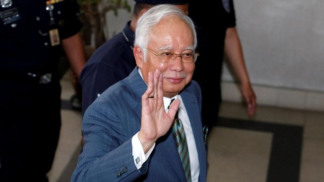 Sidang pra peradilan mantan PM Malaysia, Najib Razak, kembali ditunda gara-gara kuasa hukumnya cedera akibat anjing peliharaan.