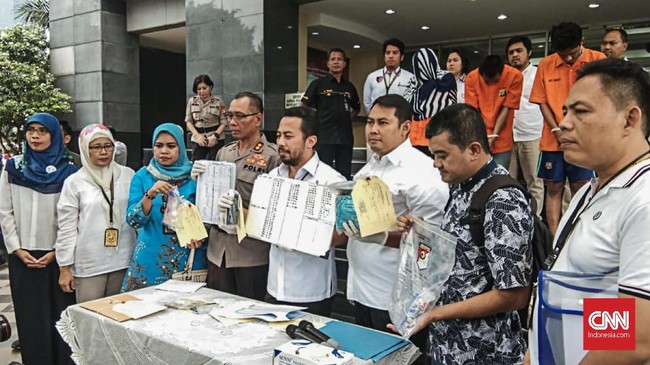 Polisi menyebut satu taman yang menjadi tempat pertemuan pria hidung belang pengguna jasa praktik prostitusi di Apartemen Kalibata City, Jakarta Selatan.
