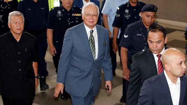 Mantan Perdana Menteri Malaysia Najib Razak akan dijatuhi 21 dakwaan pencucian uang atas keterlibatannya dalam dugaan korupsi dana lembaga investasi 1MDB.