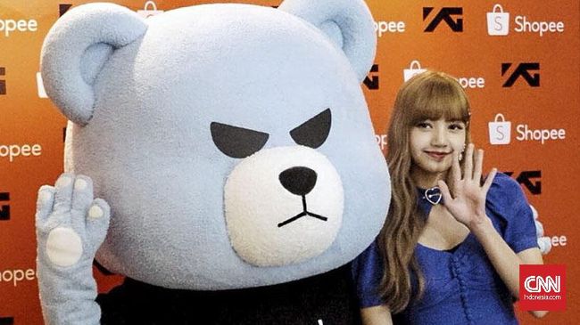 Lisa 'BLACKPINK' untuk pertama kalinya menginjakkan kaki di Indonesia untuk hadir dalam temu penggemar di Jakarta, Kamis (9/8).