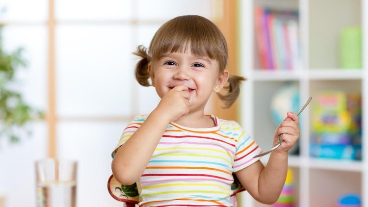 5 Pilihan Camilan Bergizi untuk Anak Anak-anak bisa jadi hobi ngemil. Nah, ada 5 pilihan camilan bergizi buat si kecil nih yang bisa jadi pilihan, Bun.