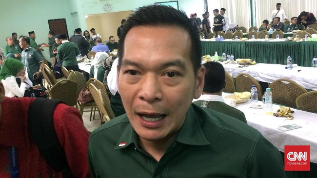 Ketua DPP PKB yang juga anggota DPR mengaku Komisi IV sebagai mitra kerja pemerintah di bidang lingkungan hidup tak diberitahu soal buka lagi ekspor pasir laut.