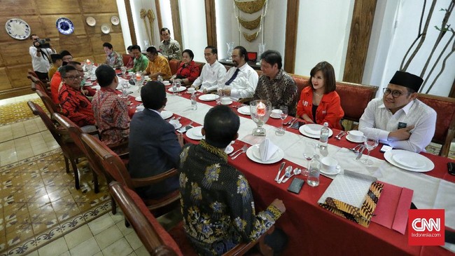 Sejumlah pakar menilai hubungan antara masing-masing partai politik di dalam koalisi pemerintahan Joko Widodo-Ma'ruf Amin cenderung terfragmentasi.