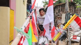 Husain, Berjualan Bendera Demi Meriahkan 17-an