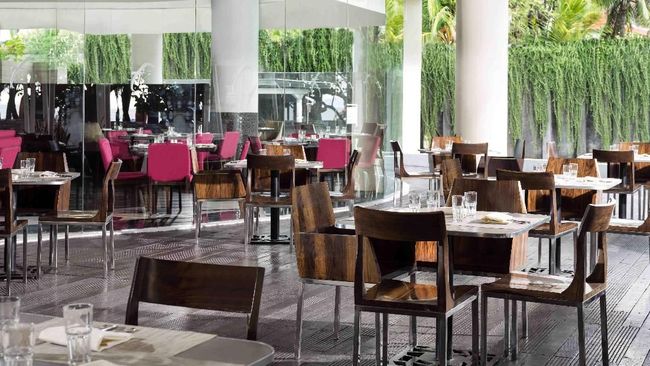 Salah satu yang perlu menjadi perhatian untuk tamu hotel mengenai cara berpakaian ketika sarapan di restoran hotel.
