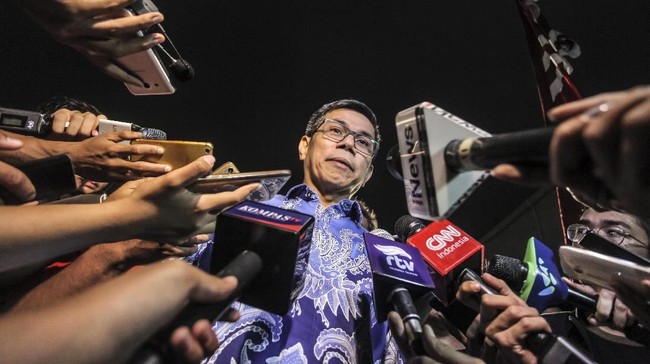 Partai Demokrat menggelar rapat darurat di kediaman SBY, Jakarta, Selasa (18/12), untuk membahas pernyataan Wiranto soal perusakan baliho di Riau.