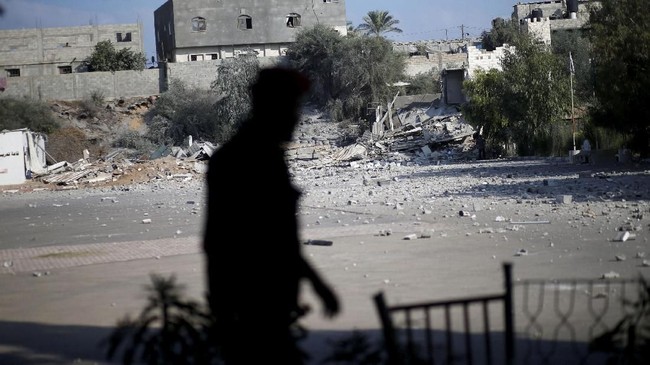 Seorang pria yang terluka akibat serangan udara Israel akhirnya tewas, menambah jumlah korban jiwa warga Palestina di Jalur Gaza.
