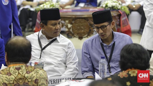 Berselisih Rp4 juta soal data utang per anak dengan Prabowo Subianto, Sandiaga Uno menyebut hal itu disebabkan oleh perbedaan kurs.