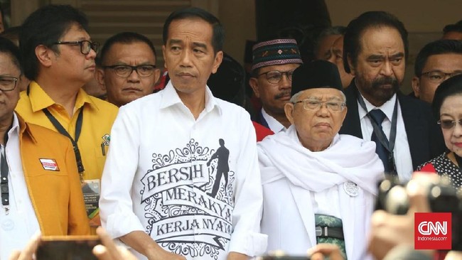 Direktur relawan Tim Kampanye Nasional (TKN) Jokowi-Ma'ruf, Maman Immanulhaq memastikan tak ada bendera atau stiker kampanye dalam bantuan korban gempa Palu.