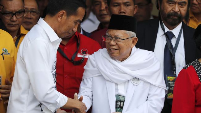 Lampu Kuning untuk Ma'ruf Amin Pernyataan kontroversial Ma'ruf Amin dinilai sebagai bukti Ma'ruf terjebak permainan lawan. Bila tak berhati-hati, elektabilitas Jokowi-Ma'ruf akan tergerus.