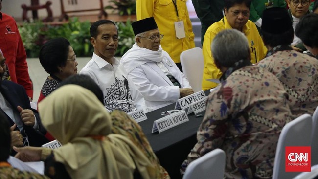 Ade mempertanyakan langkah pelapor yang asal menuduh dan cenderung emosional saat melaporkan perihal videotron tersebut ke Bawaslu.