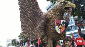 Garuda Pancasila dan Gamelan dari Bali untuk Jokowi