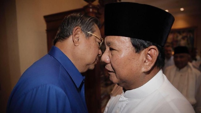 Ketum Partai Demokrat Susilo Bambang Yudhoyono tak menggelar jumpa pers usai menandatangani dokumen mengusung Prabowo-Sandiaga, dan tak turut mengantar ke KPU.