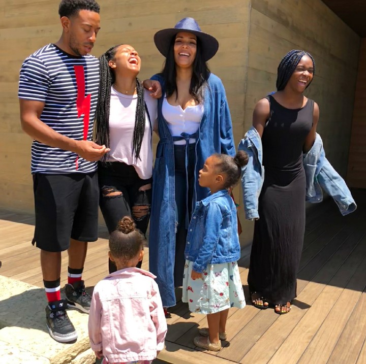 <p>Ludacris menikah dengan model Gabon, Eudoxie Mbouguiengue, sejak tahun 2014. Lihat, keluarga mereka kompak banget ya. (Foto: Instagram/eudoxie)</p>