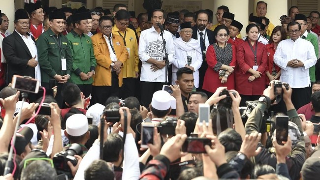 PKB mengusulkan gelaran diskusi umum soal wacana penundaan pemilu, Ketum Golkar membicarakan tunda pemilu secara intim dengan Ketum NasDem.