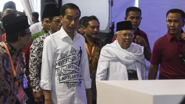 Jokowi mengklaim cawapresnya, Ma'ruf Amin masih signifikan dalam mendongkrark elektabilitas keduanya selama masa kampanye Pilpres 2019.