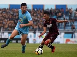Persib Bandung Buru Bek Sayap, Robert Alberts Dekati Eks Anak Asuhnya?