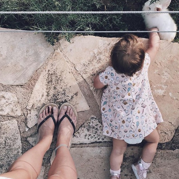<p>Kelincinya disayang ya, Nak, jangan dicubit. (Foto: Instagram @inga_my_baby)</p>