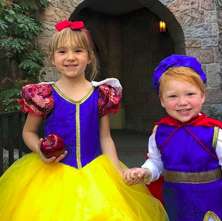 <p>Aih, ada Snow White dan Prince Charming cilik nih. Super gemas! (Foto: Instagram/ @randomly_riley)  </p>