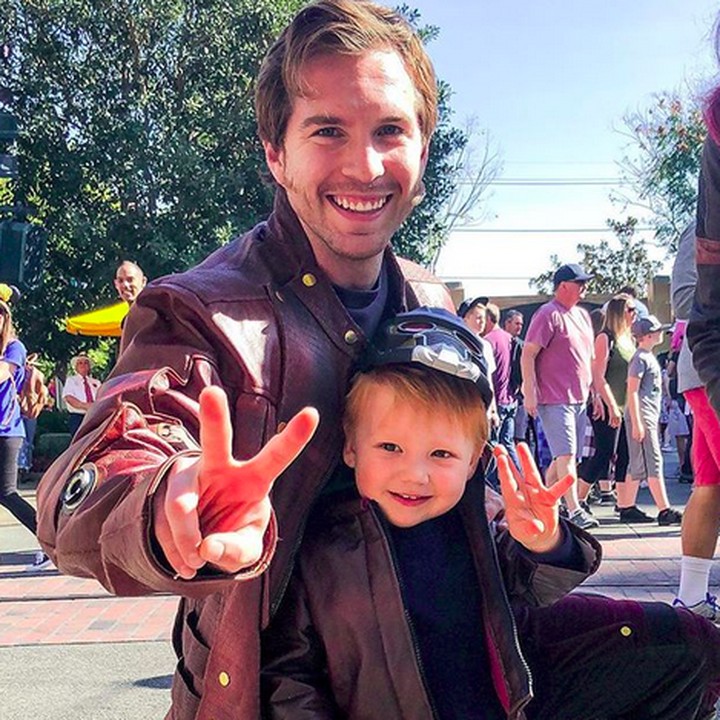 <p>Penggemar film 'Guardians of the Galaxy' pasti tahu nih Liam jadi siapa? Yap, ini dia Liam si mini Starlord. He-he-he. (Foto: Instagram/ @randomly_riley)  </p>
