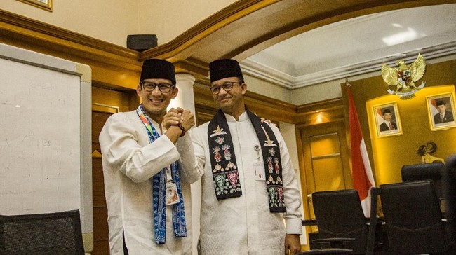 Anies Baswedan mengaku direpotkan dengan agenda pemprov DKI yang berhubungan dengan kegiatan olahraga yang biasa dipegang oleh Sandiaga Uno.