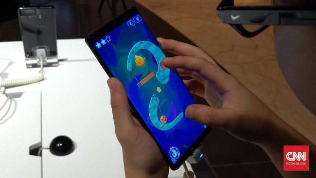 Ponsel anyar Samsung yakni Galaxy Note 9 dibenamkan teknologi Water Carbon Cooling System yang dapat menjaga suhu ponsel ketika digunakan untuk bermain gim.