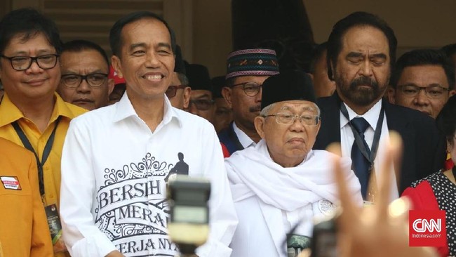 Presiden Jokowi menyebut Ma'ruf Amin adalah sosok yang tepat sebagai cawapres karena punya pengalaman di legislatif, eksekutif, dan paham ekonomi.
